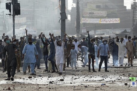 तहरीक-ए-लब्बैक पाकिस्तान (TLP) के समर्थक . (Photo by Arif ALI / AFP)