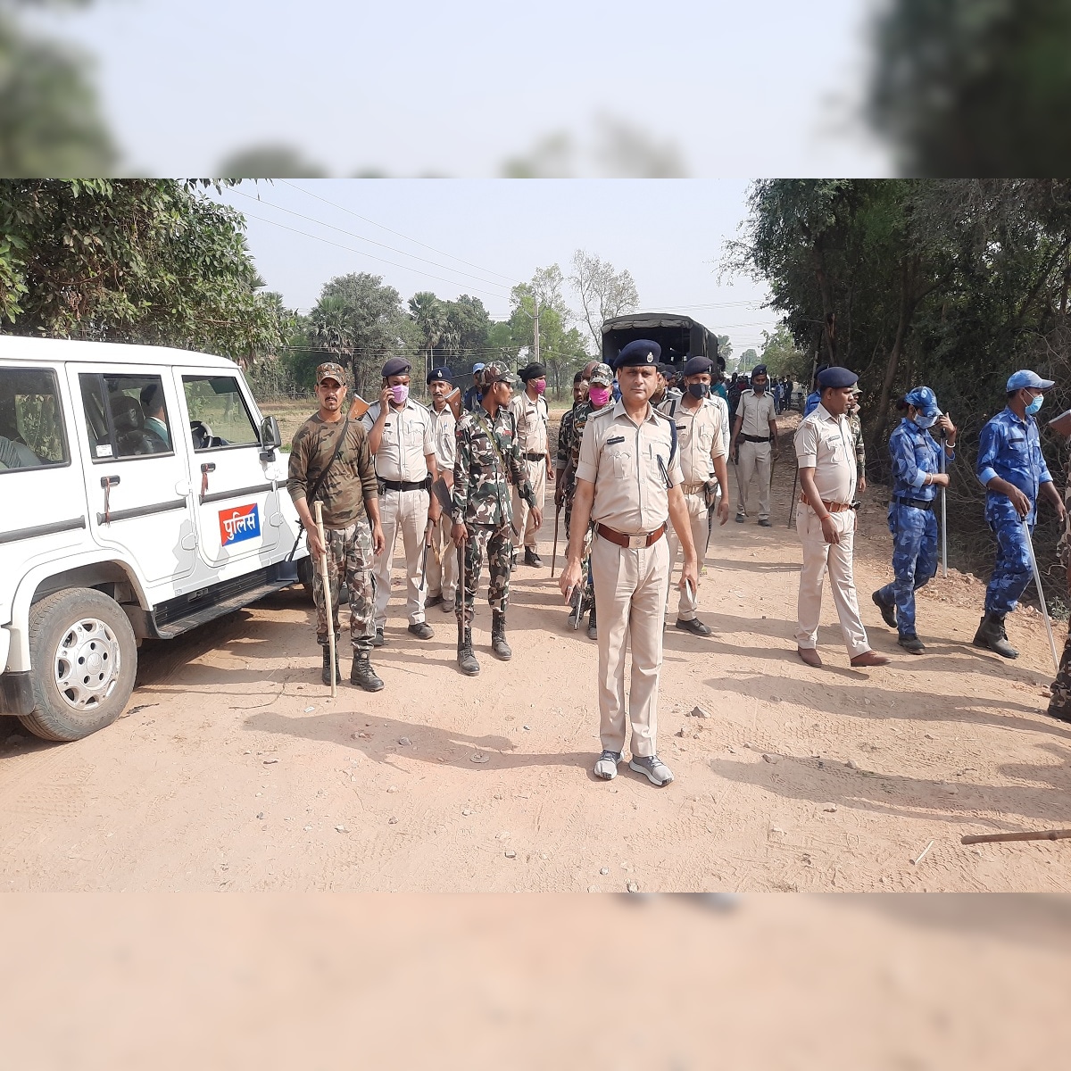 बालू माफियाओं खिलाफ बड़ी कार्रवाई, हथियारों के जखीरे के साथ चार गिरफ्तार  nalanda police seized illegal arms during raid against sand mafias bramk –  News18 Hindi