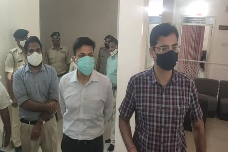 बिहार के नवादा में जांच के लिए पहुंची टीम