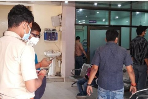 पटना के अस्पताल में हंगामें के बाद इलाज के लिए पहुंची पुलिस