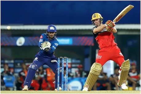 एबी डिविलियर्स ने आईपीएल 2021 के ओपनिंग मैच में मुंबई इंडियंस के खिलाफ 48 रन की अहम पारी खेली थी. (PIC:PTI)