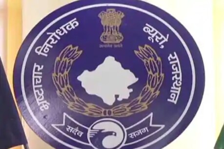 भ्रष्टाचार का खेल अफसर और सरकारी वकील और दलाल मिलकर खेलते हैं.