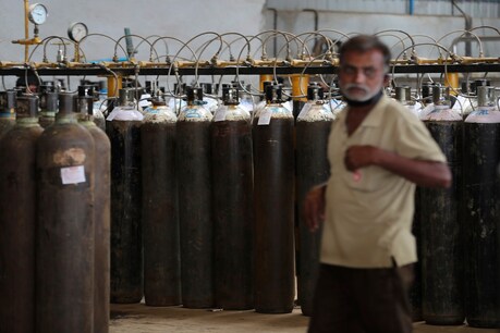गुजरात के डीसा शहर मे ऑक्सीजन की कमी से कोविड मरीजों की जान गयी (AP Photo/Aijaz Rahi)