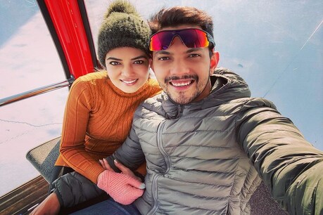 Aditya Narayan and his wife Shweta Aggarwal's test report of corona virus has come positive.