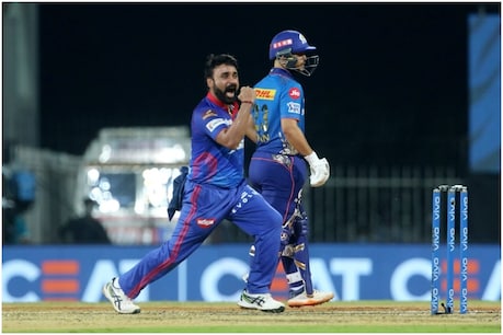 IPL 2021, DC vs MI: अमित मिश्रा ने 24 दौड़ के लिए 4 विकेट लिए (PIC: PTI)