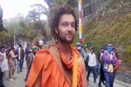 33 वर्षीय बेन बाबा पेशे से वेब डिजाइनर रह चुके हैं. लेकिन अब स्विट्जरलैंड की लग्जरी जिंदगी छोड़कर अध्यात्म और योग में रम गए हैं.