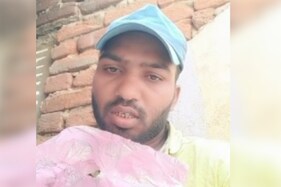 फ्लाइट में जन्मा बच्चा: प्रमाण-पत्र के लिये भटक रहे पिता की जुबानी सुने कहानी