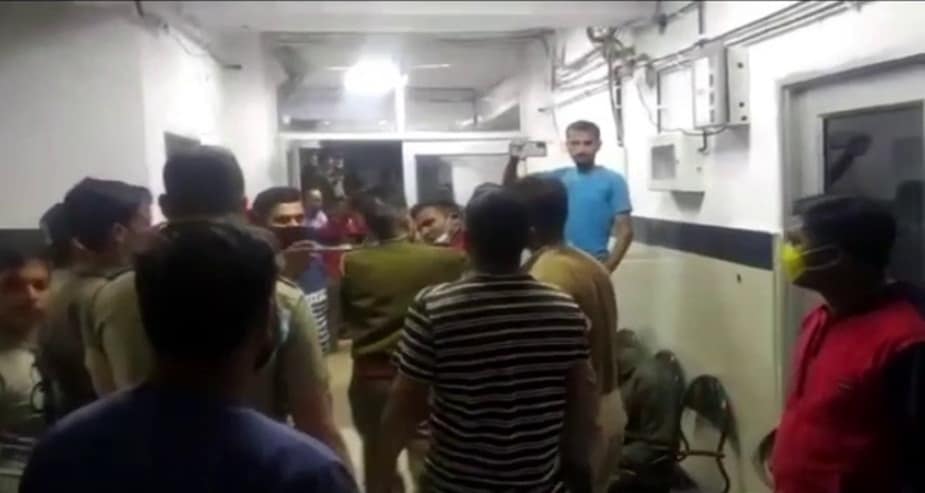 Patient Dies after allegedly not treated by doctor in Chamba Hospital family create ruckus hpvk 1 Patient Dies after allegedly not treated by doctor in Chamba Hospital family create ruckus hpvk