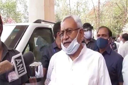 मुख्यमंत्री नीतीश कुमार ने पटना विभिन्न इलाकों का भ्रमण कर जायजा लिया.  