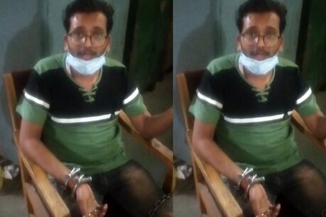 छतरपुर में बहस के बाद पुलिस ने युवक को रातभर इस हालत में थाने में रखा.