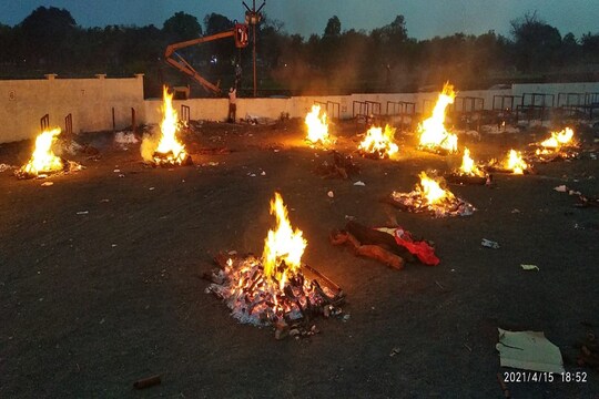 मध्‍य प्रदेश की राजधानी भोपाल में लगातार कोरोना से मौत का आंकड़ा बढ़ता जा रहा है.