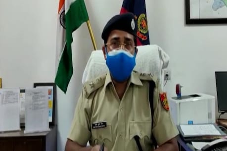 डीसीपी संतोष कुमार मीणा ने बताया कि गिरफ्तार आरोपियों से पूछताछ जारी है.