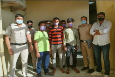 पुलिस ने आरोपियों को हिरासत में ले लिया है.