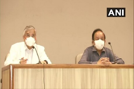 स्वास्थ्य मंत्री डॉ. हर्षवर्धन ने कहा कि पीएम मोदी कोरोना योद्धा की तरह काम कर रहे हैं. फाइल फोटो