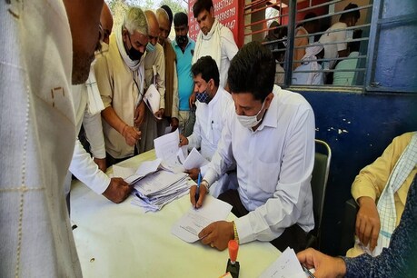 एफसीआई ने रजिस्ट्रेशन काउंटर बनाकर एमएसपी पर गेहूं की खरीद का काम आरंभ किया है.