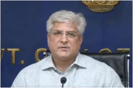 अब तक दिल्ली सरकार के कई मंत्री कोरोना की चपेट में आ चुके हैं.