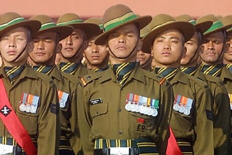 गोरखा रेजिमेंट (Gorkha Regiment) की स्थापना अंग्रेजों ने उनकी बहादुरी से प्रभावित होकर की थी. (फाइल फोटो)