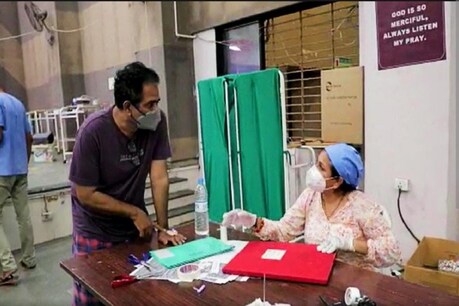 कैलाश बेन सोलंकी 13 साल से यूनिवर्सिटी में नर्स के रूप में सेवा कर रही हैं.