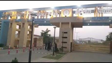 सभी पॉजिटिव छात्रों को आइसोलेट कर दिया गया है.
