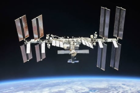रूस इंटरनेशनल स्पेस स्टेशन (ISS) से 1998 से जुड़ा हुआ था. (तस्वीर: @Space_Station)