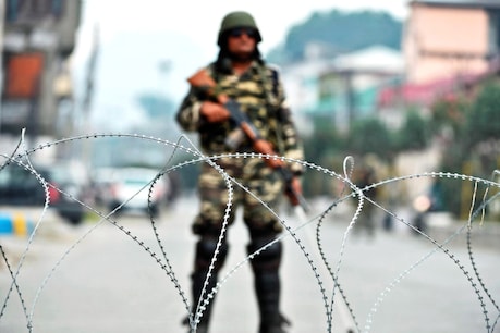 अर्द्धसैनिक बलों की कश्मीर वापसी के बाद अफवाहों का बाजार गर्म हो गया है.  (फाइल फोटो)