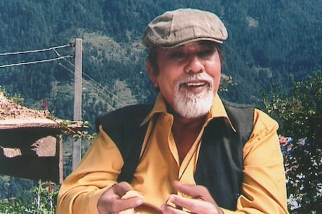 Lalit, an eminent artist of Rang Manch, directed and produced Doordarshan's telefilms 'Tapish', 'Atish', 'Sunhari Zild'. (Photo- @CinemaRareIN)