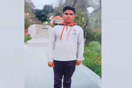 लखनऊ के एसीपी क्राइम नीलाब्जा चौधरी ने बताया कि बृजमोहन, रेलवे अफसर पुनीत कुमार का भरोसेमंद नौकर था.