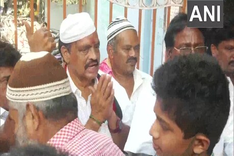 इनकम टैक्स विभाग ने शुक्रवार को डीएमके नेता एमके मोहन के आवास पर छापा मारा. ANI