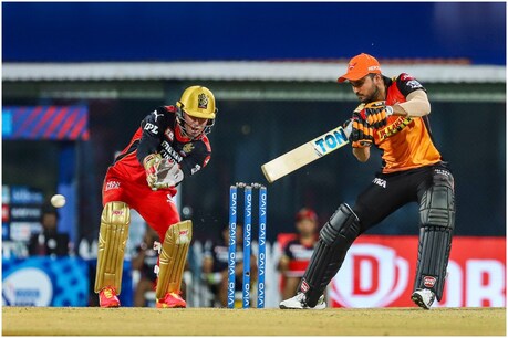 मनीष पांडे ने आईपीएल 2021 के दोनों मैच में अच्छी शुरुआत की. लेकिन वो अपनी टीम सनराइजर्स हैदराबाद के लिए मैच खत्म नहीं कर पाए. (PIC:PTI)