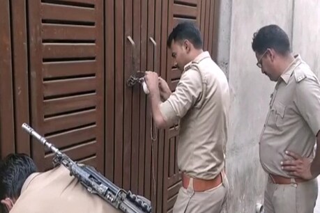 आरोपियों की संपत्तियों को नोएडा पुलिस ने मेरठ के मवाना और हस्तिनापुर में खोजा और उसके बाद उन्हें सील करने की कार्रवाई की गई।