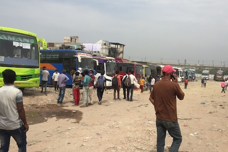 दिल्ली में लॉकडाउन लगने के बाद प्रवासी मजदूरों की जिंदगी एक बार फिर मुश्किल में है.