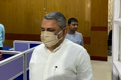 बिहार के शिक्षा मंत्री विजय कुमार चौधरी ने आज मैट्रिक परीक्षा का परिणाम जारी किया.