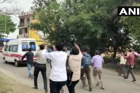 पंजाब से माफिया डॉन मुख्तार अंसारी को लेकर यूपी पुलिस बांदा की तरफ रवाना हो चुकी है. (Photo- ANI)