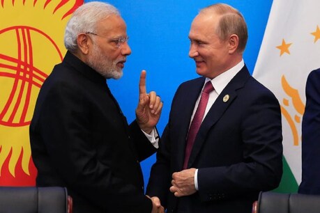 प्रधानमंत्री नरेंद्र मोदी के साथ रूस के राष्ट्रपति व्लादिमीर पुतिन. (रॉयटर्स फाइल फोटो)