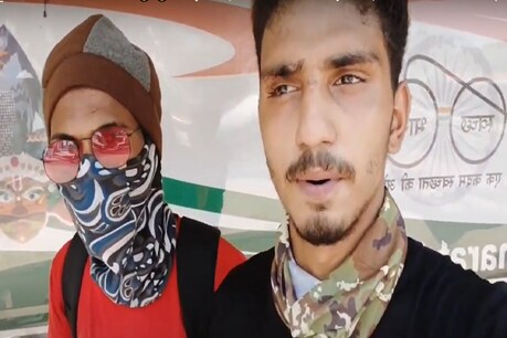 ये दोनों ही युवा कोंडोट्टी के रहनेवाले हैं जो केरल के मलप्पुरम ज़िले का एक शहर है.