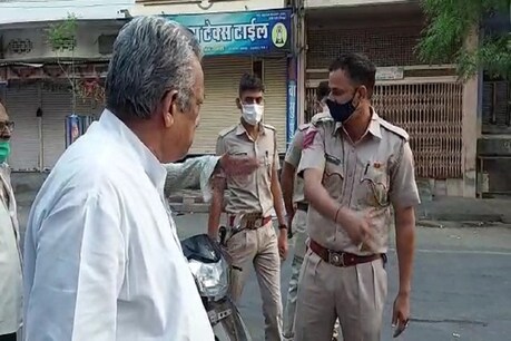 राजस्थान के सुमेरपुर से बीजेपी विधायक जोराराम कुमावत पुलिसकर्मी को डांटते हुए नजर आ रहे हैं और उसे औकात में रहने की नसीहत भी दे रहे हैं.