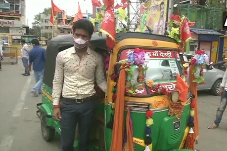 कोविड पेशेंट को मुफ्त में अस्पताल पहुंचाता है ये ड्राइवर.