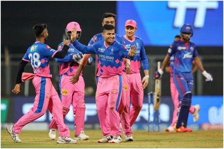 IPL 2021: रायन पराग ने 11 गेंदों पर 25 रन बनाए (PIC: PTI)