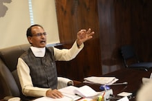 CM शिवराज की अफसरों को दो टूक : कोरोना संक्रमण की चेन तोड़ना ही होगी