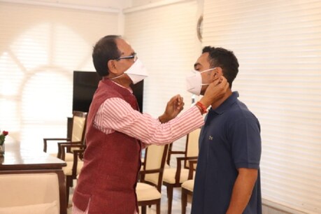 सीएम शिवराज ने मास्क अप अभियान की शुरुआत अपने घर से ही की थी.