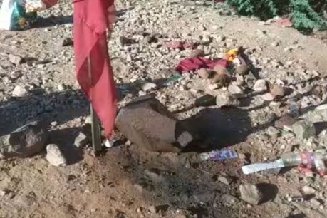 सीकर में भैरूजी मंदिर के रास्ते में लोगों ने शुरू कर दी पूजा.