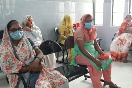 शामली में कोरोना वैक्सीन के नाम पर महिलाओं को लगा दिया कुत्ते का टीका
