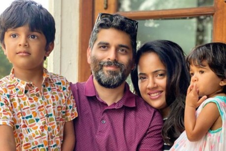 कोरोना पॉजिटिव समीरा रेड्डी का पूरा परिवार. (फोटो साभार :reddysameera
/Instagram )