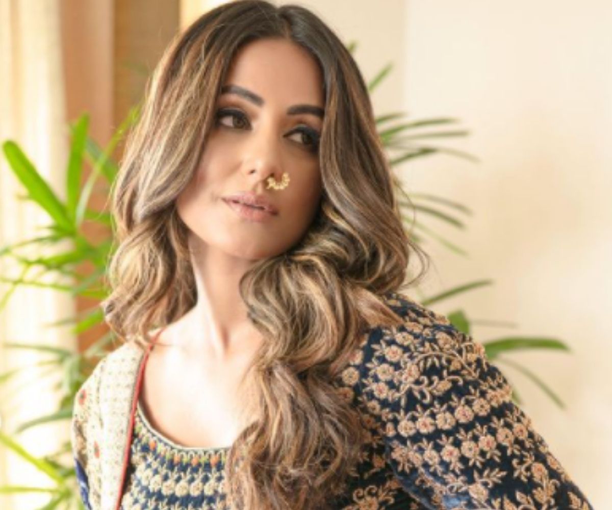 हिना खान, हिना कान की नथ, Hina Khan, Hina Khan showstopper, Hina Khan Nose Pin, Lakme Fashion Week 2021, Hina Khan bridal Look, Social Media, Viral photos