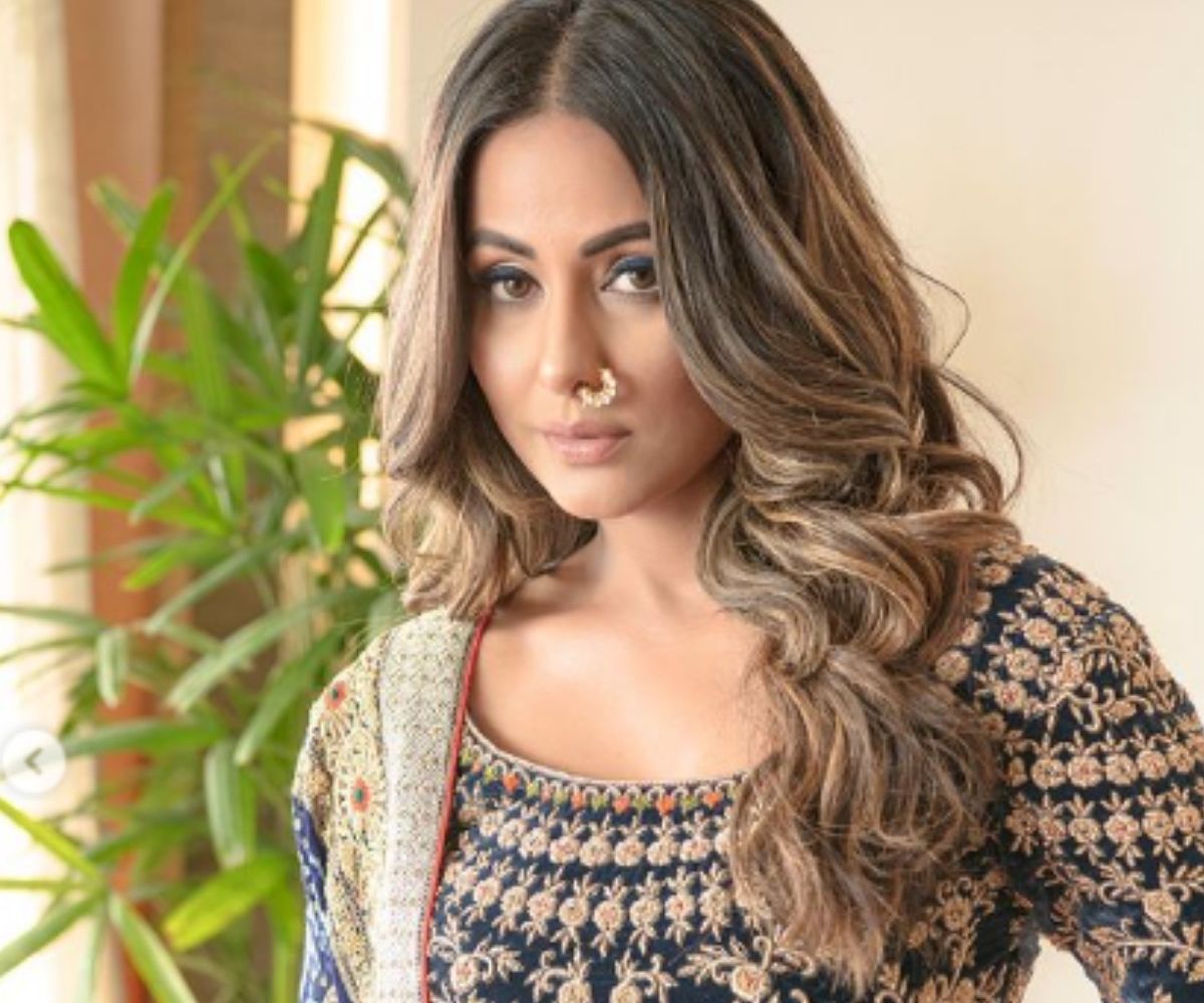 हिना खान, हिना कान की नथ, Hina Khan, Hina Khan showstopper, Hina Khan Nose Pin, Lakme Fashion Week 2021, Hina Khan bridal Look, Social Media, Viral photos
