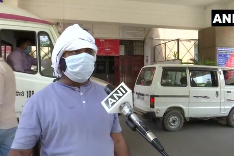 अस्पताल में जान की भीख मांगता शख्स