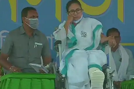 ममता बनर्जी ने शनिवार को हावड़ा में रोड शो किया, लेकिन ये रोड शो एक भैंस के चलते सुर्खियों में आ गया. फाइल फोटो