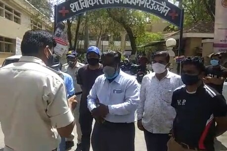 उज्जैन के कोविड अस्पताल मे जमकर हंगामा हुआ.