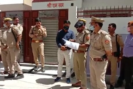 मैनपुरी में एक लेखपाल करोड़ों की संपत्ति का मालिक निकला है. अब पुलिस ने उस पर शिकंजा कसा है.