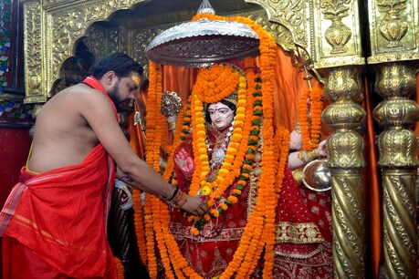 पटना का गोलघर पार्क रोड के पास स्थित अखण्डवासिनी मंदिर